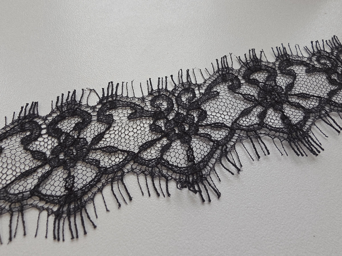 Galon de dentelle fine noire