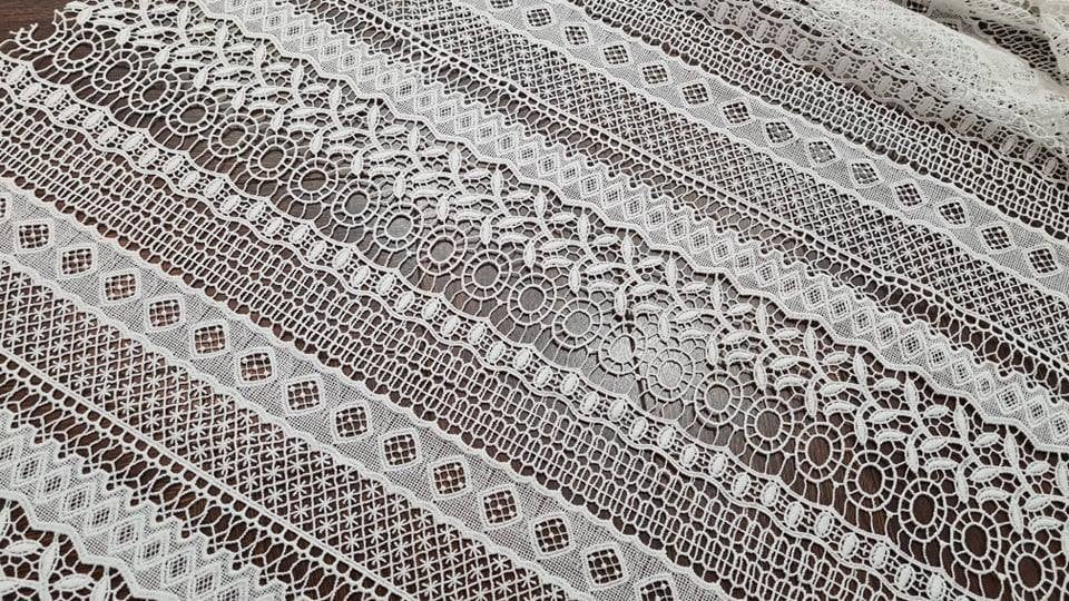 Dentelle geometrique macramé ivoire clair boheme vintage