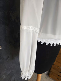 Top pour mariée en mousseline ivoire , manchettes en dentelle Taille · vue 7