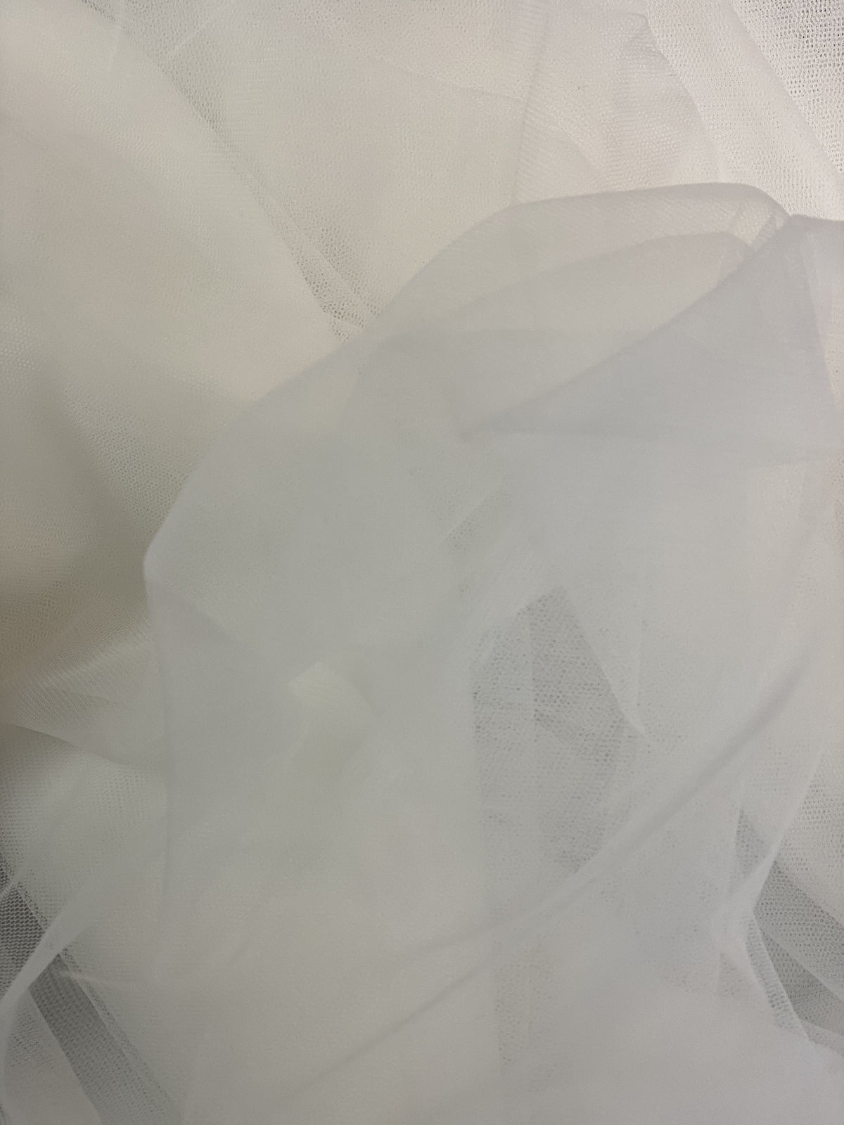 Tulle fin pour voile de mariée blanc