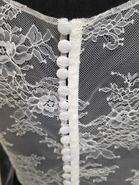 Top mariée dentelle fine ivoire clair – Dos boutonné – Tailles 36 (S) et 40 (L) · vue 6