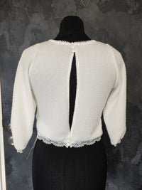 Pull mariée ivoire en maille douce – Dos ouvert élégant – Finitions dentelle – Mariage hiver · vue 7