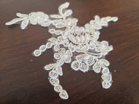Motif ivoire clair T21 rebrodé avec perles pour robe de mariée · vue 2