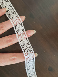 Petit galon de guipure motifs feuilles champêtre blanc · vue 2