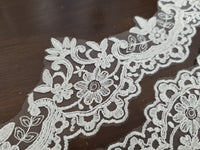 Galon festonné ivoire pour bordure robe de mariée · vue 2