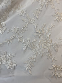 Dentelle rebrodée ivoire nacrée laize 140 · vue 5