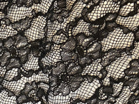 Dentelle noire fine et rebrodée · vue 5