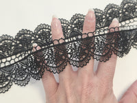 Galon Dentelle Guipure Noir Motif Demi-Cercles Festonnés — Largeur 5 cm | Vendu par 10 cm · vue 3