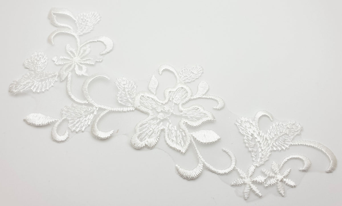 Motif brodé fleurs IVOIRE OU BLANC