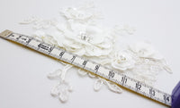 Motif dentelle fleurs 3D relief ivoire ou blanc · vue 2