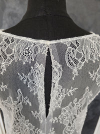 Top mariée dentelle française ivoire clair – Coupe blousante asymétrique – Taille 40/42 · vue 6