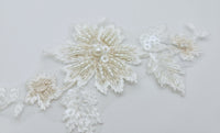 Motif fleurs nuancé ivoire beige nude perles sequins T709 · vue 2