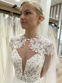 Cape de mariée en tulle souple et dentelle · vue 5