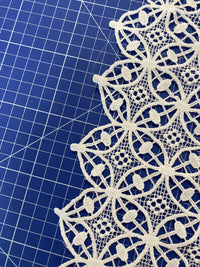Dentelle guipure motif géométrique bohème ivoire clair · vue 2