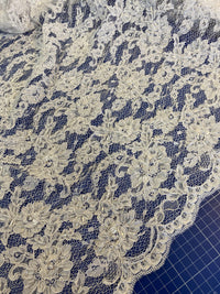 Dentelle blanche avec perles · vue 3