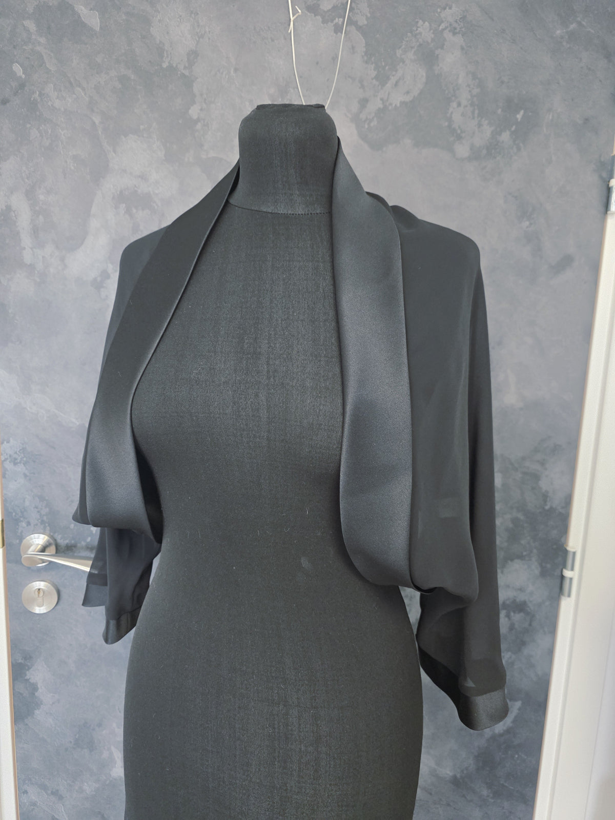 Boléro noir fluide en mousseline – Manches chauve-souris – Taille XL 42
