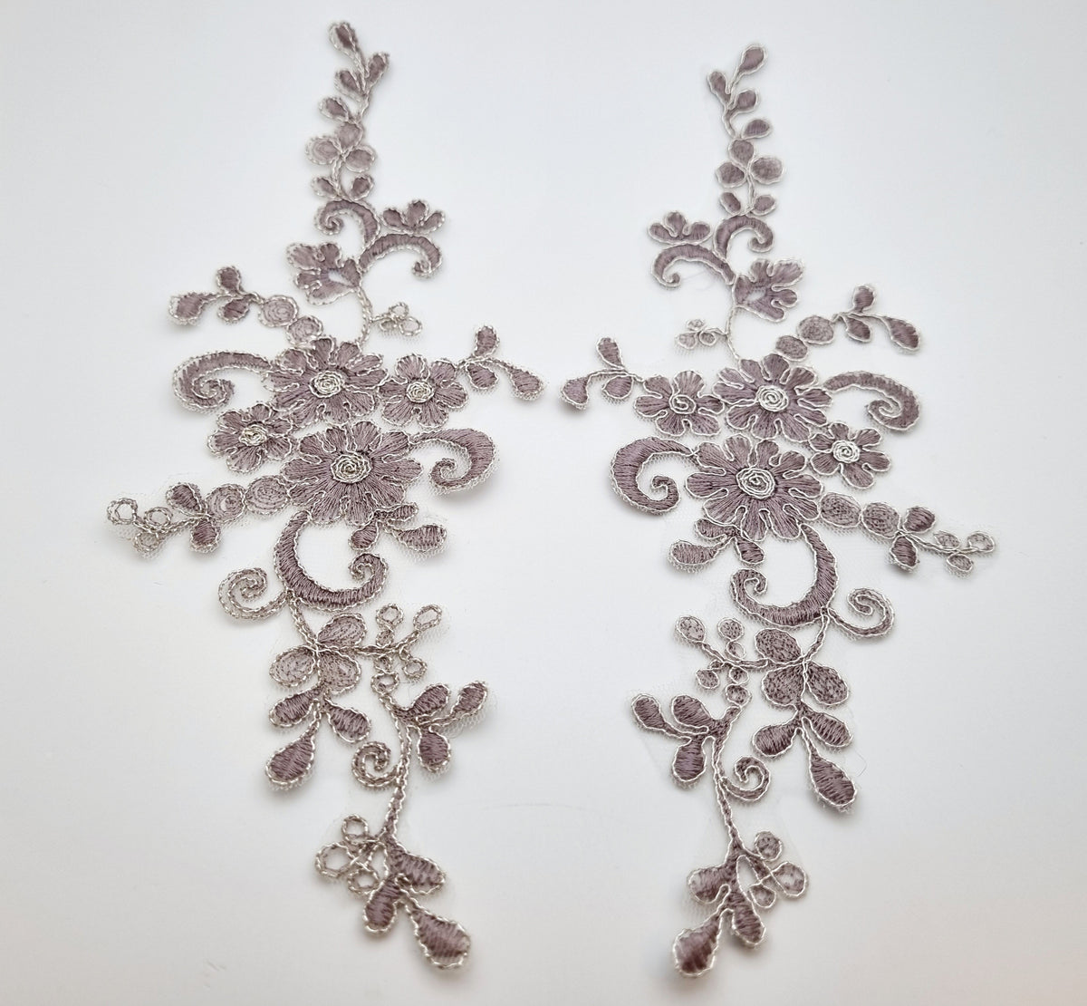 Motif en dentelle taupe fil argenté pour robe mariée cocktail soirée