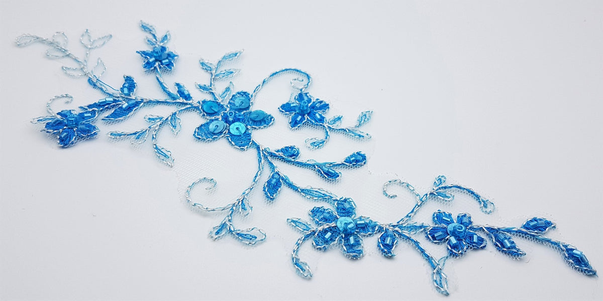 Motif appliqué bleu cobalt pour robe de mariée