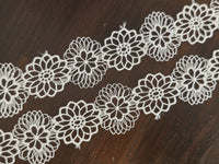 Galon Dentelle Guipure Ivoire Clair Fleurs Enchaînées — Largeur 3 cm | Vendu par 10 cm · vue 3