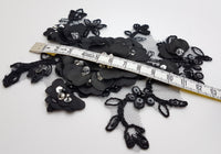 Motif en dentelle et fleurs en 3D relief noir à coudre · vue 2