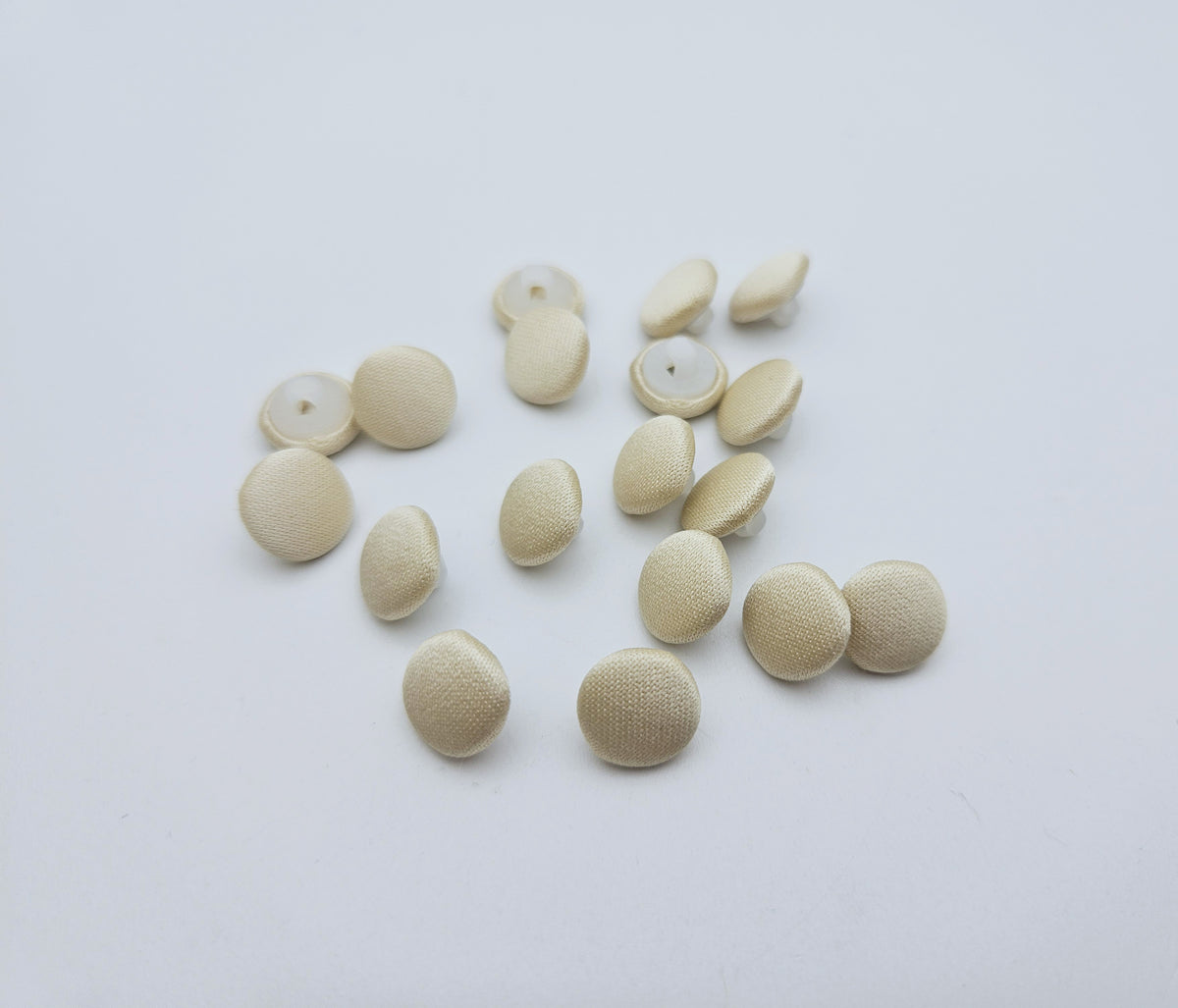 Boutons recouverts satin doré X18