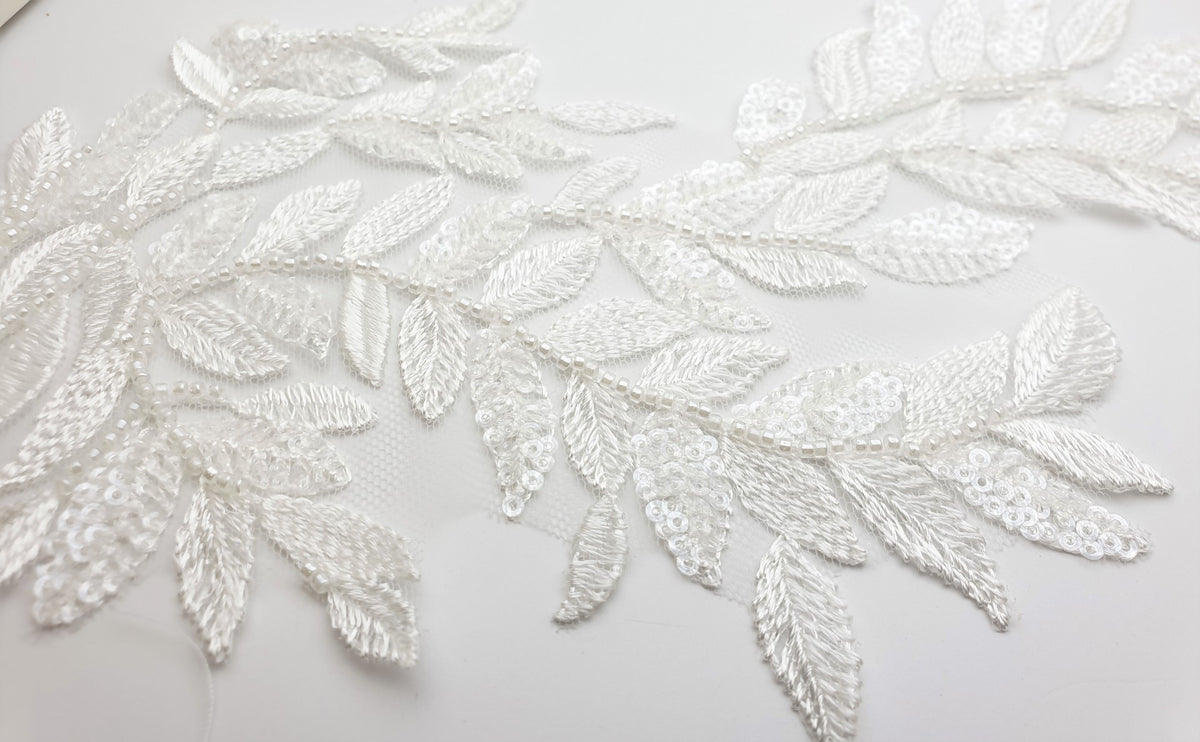 Grand motif feuilles ivoire perles et sequins moderne pour robe de mariée