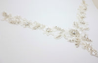 Motif V strass et perles ivoire pour encolure robe de mariée · vue 2