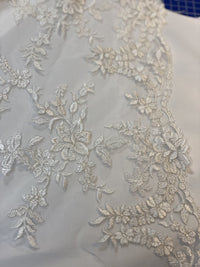 Dentelle rebrodée ivoire nacrée laize 140 · vue 6