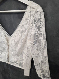 Top mariée bohème ivoire clair en dentelle – Manches 3/4 – Dos boutonné – Style romantique · vue 2
