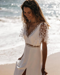 Robe de mariée fluide avec fente et manches en tulle brodé - Circé