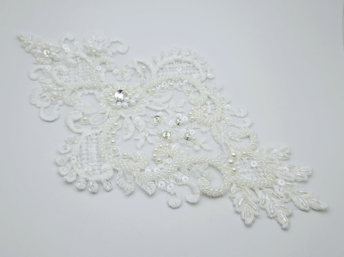 Motif pour robe de mariée princesse ivoire perles et détails argenté T915