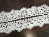 Galon Dentelle Guipure Ivoire Clair Rosaces & Bordure Festonnée — Largeur 5 cm | Vendu par 10 cm · vue 2