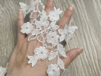 Appliqué dentelle ivoire clair perlé 26 cm – motif fleurs et feuilles sequins – broderie mariée à coudre · vue 2