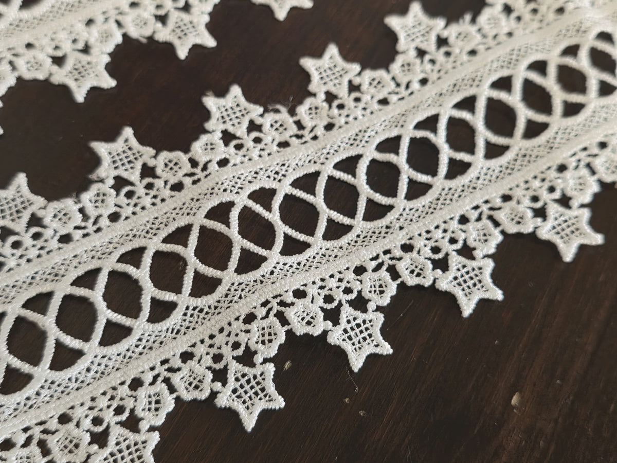 Coupon Dentelle Guipure Ivoire Clair Motif Treillis & Bordure Étoilée — Largeur 6 cm | Coupon de 1m80