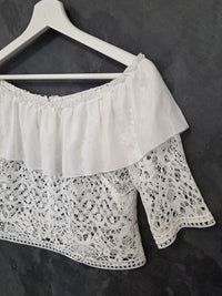 Top mariée ivoire épaules dénudées – Dentelle et volants – Dos boutonné – Taille M · vue 9