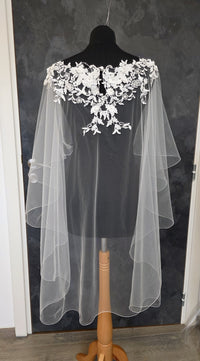 Cape en tulle ivoire clair avec dentelle pour mariée · vue 5
