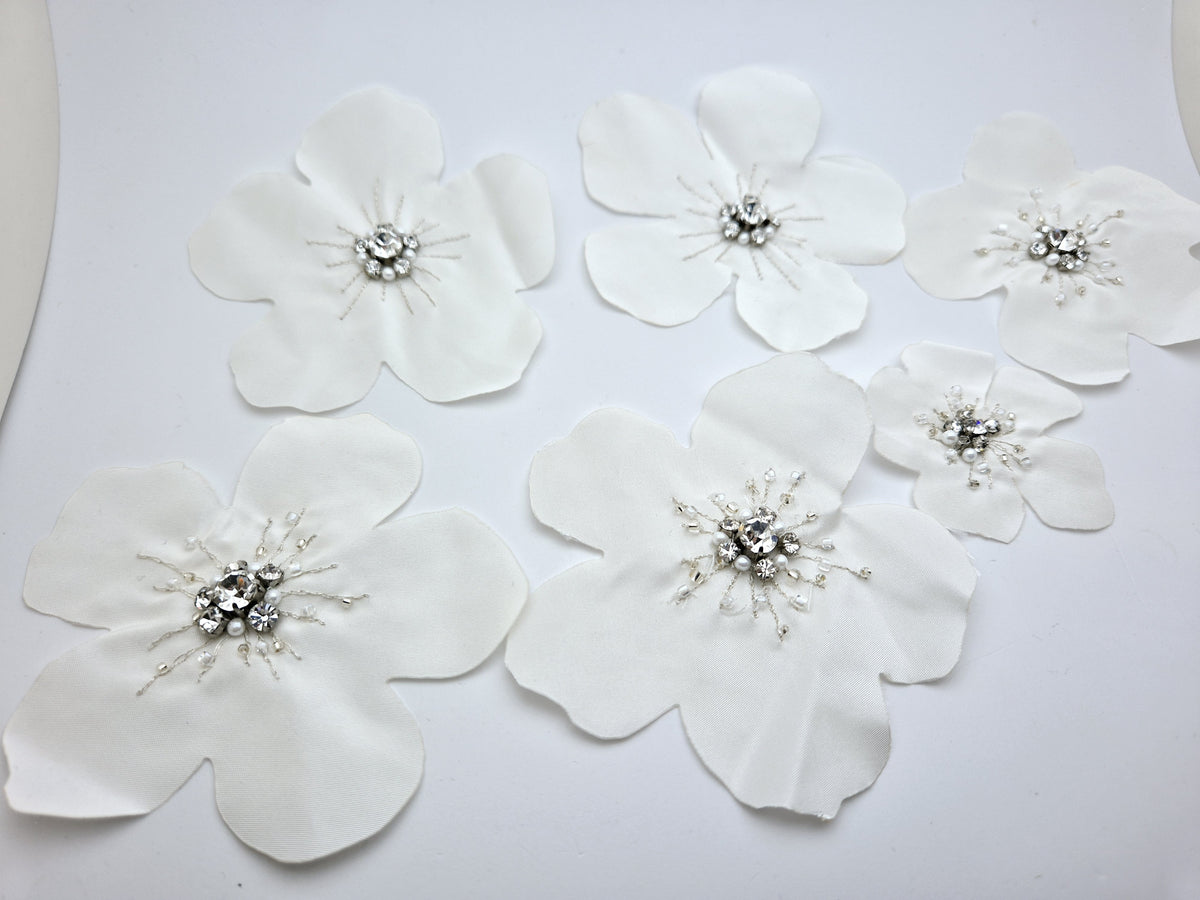 6 Fleurs en taffetas avec strass