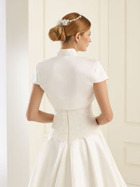 Bolero en satin manches courtes ivoire ou blanc · vue 2