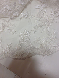 Dentelle rebrodée ivoire nacrée laize 140 · vue 3