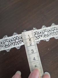 Galon dentelle ivoire bohème à sequins – 1,5 cm – Motif rosaces – robe mariée champêtre – vendu au mètre · vue 4