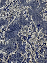 Dentelle fine brodée de sequins · vue 2