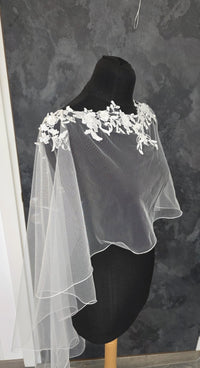 Cape en tulle ivoire clair avec dentelle pour mariée · vue 3