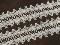 Coupon Dentelle Guipure Ivoire Clair Motif Treillis & Bordure Étoilée — Largeur 6 cm | Coupon de 1m80 · vue 3