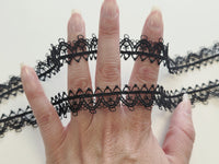 Galon Dentelle Guipure Noir Motif Médaillons Fleuris — Largeur 2 cm | Vendu par 10 cm · vue 3