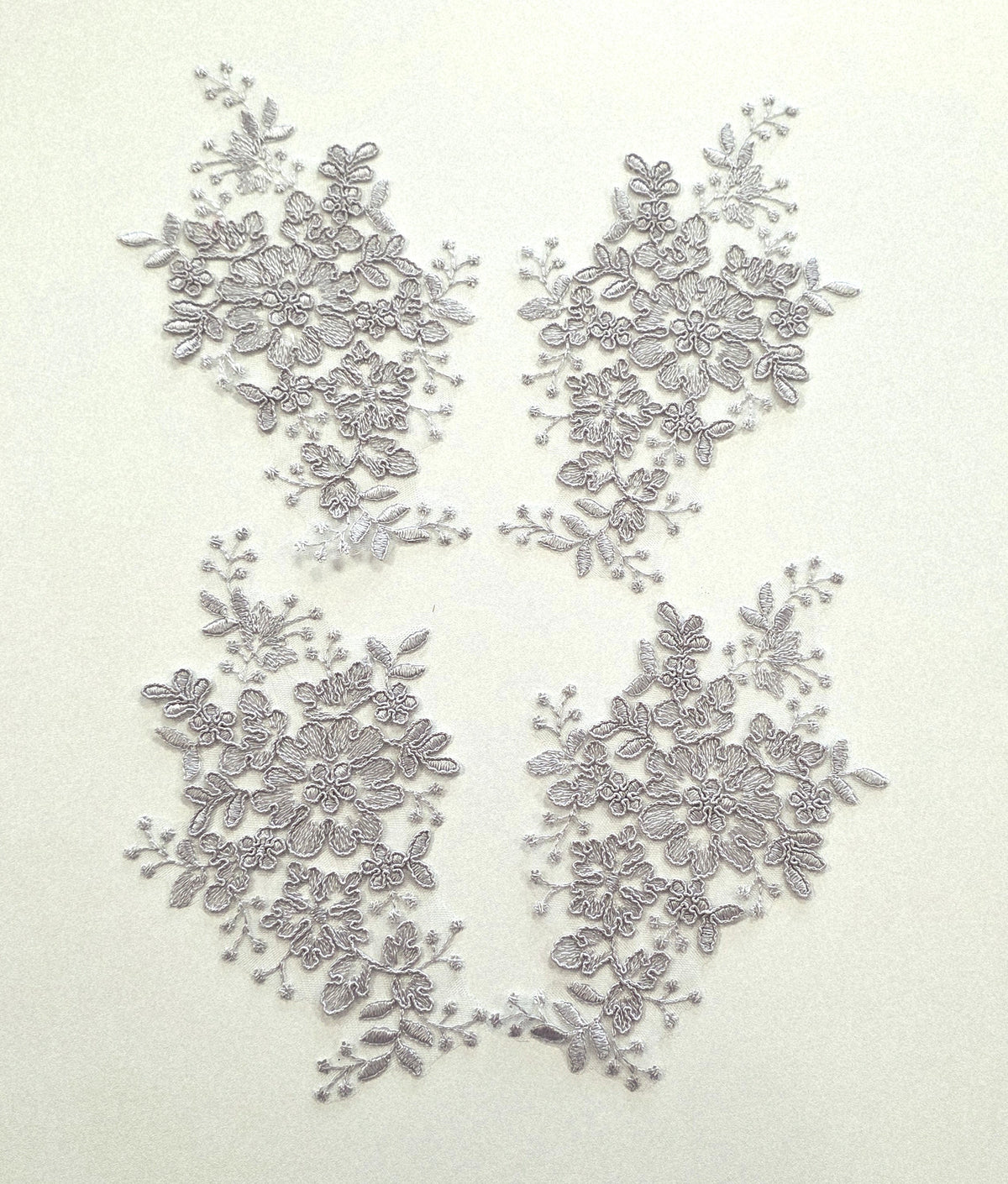 Lot de 4 motifs en dentelle gris à coudre