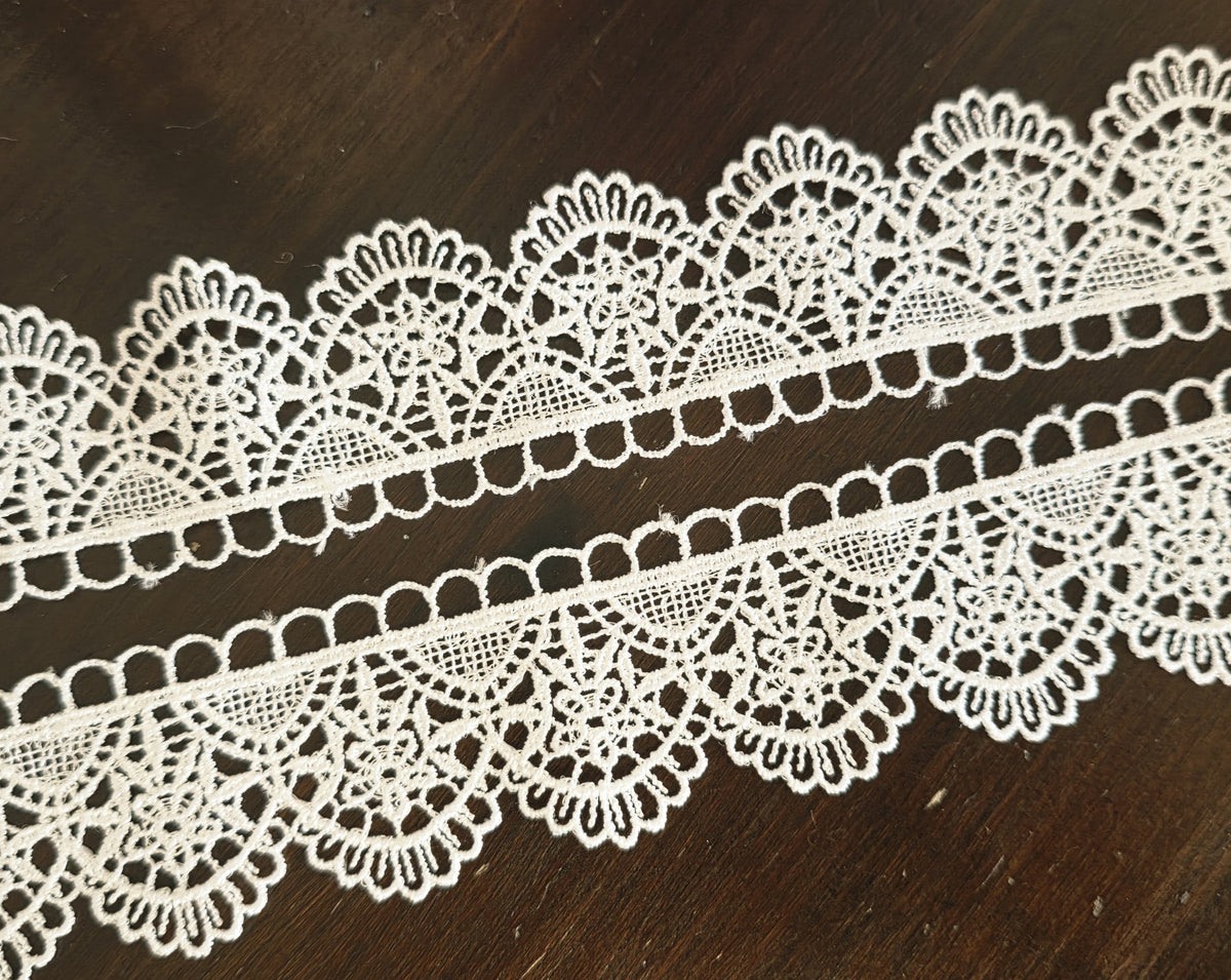 Galon Dentelle Guipure Ivoire Clair Motif Demi-Cercles Festonnés création mariée Vendu par 10 cm