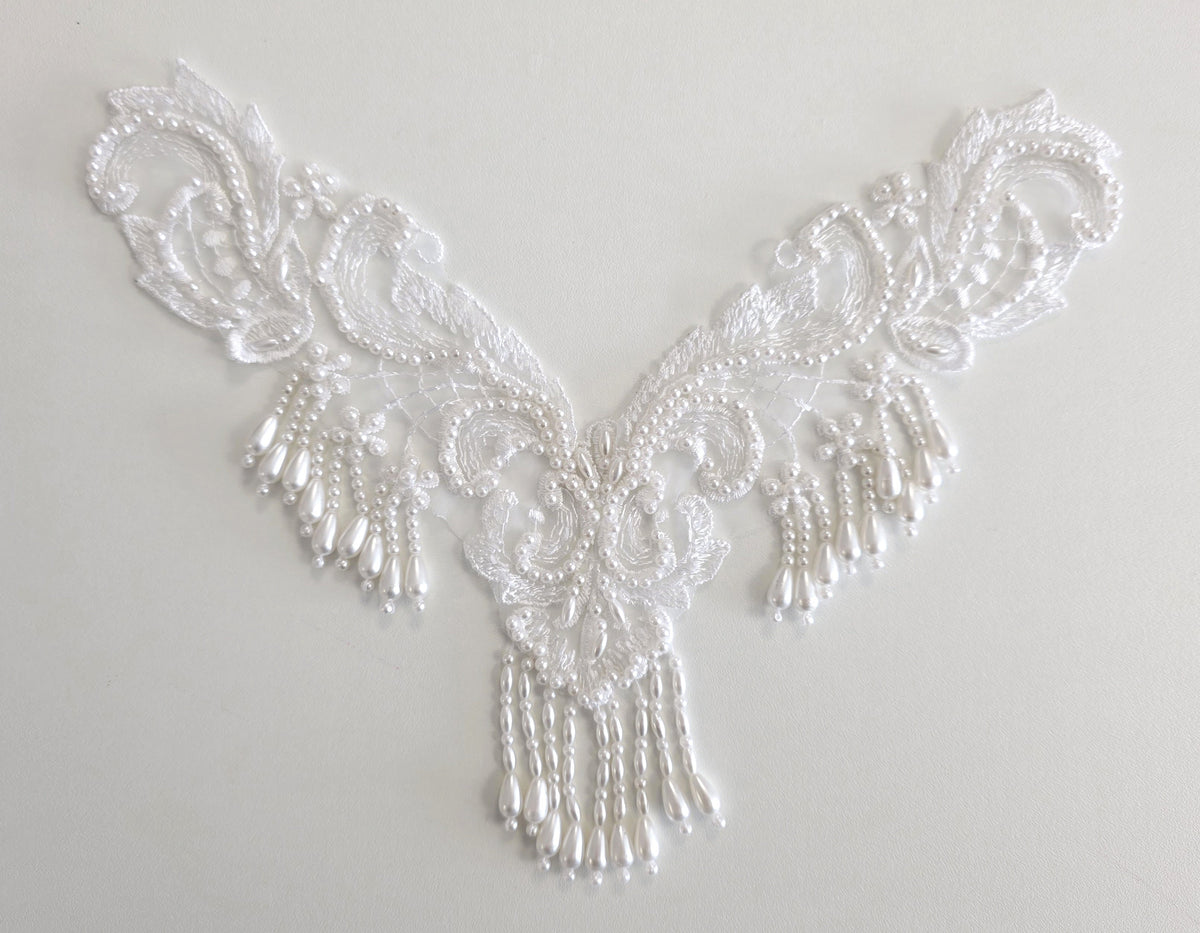 Motif en V blanc véritable avec perles vintage