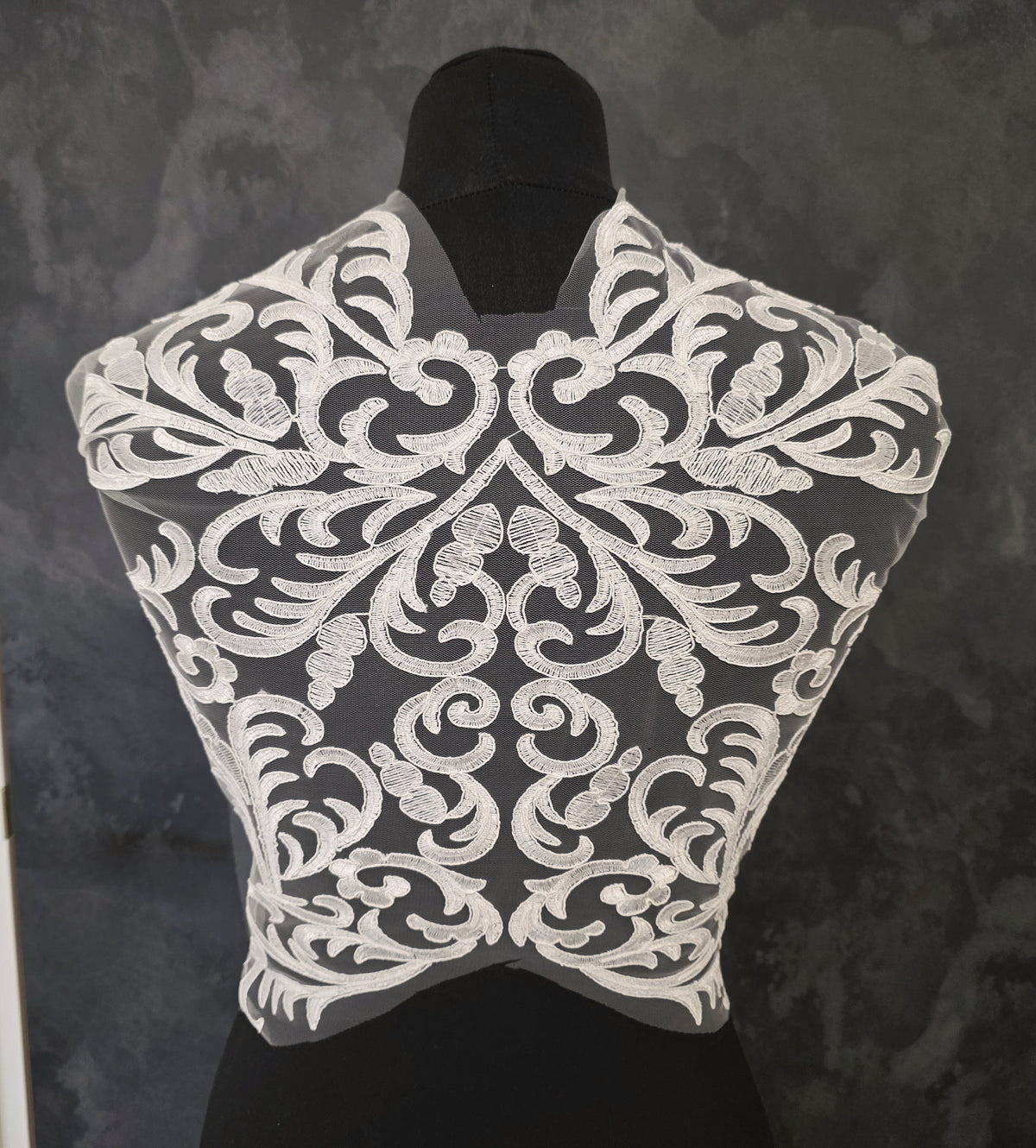 Motif pour dos arabesques ivoire clair