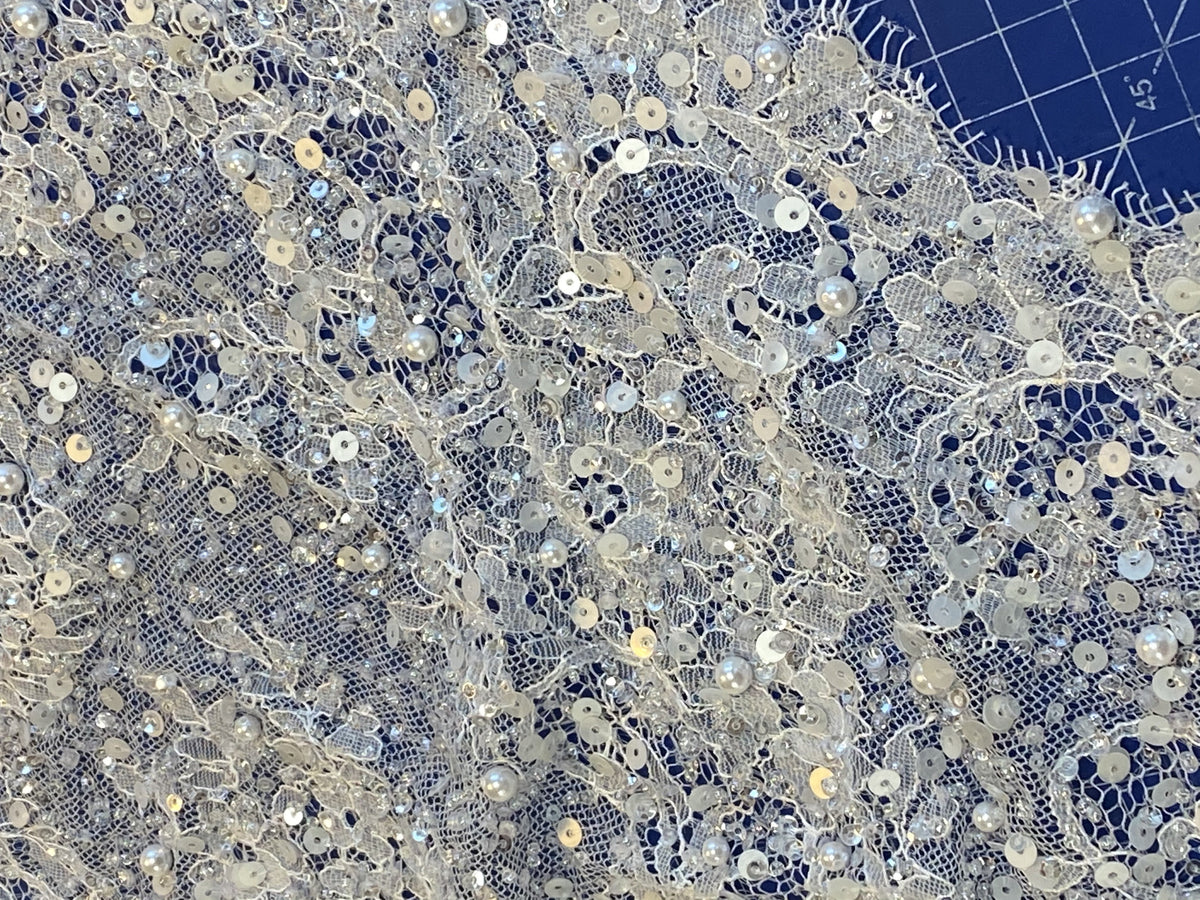 Dentelle très perlée pour robe de mariée