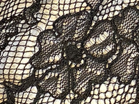 Dentelle noire fine et rebrodée · vue 4